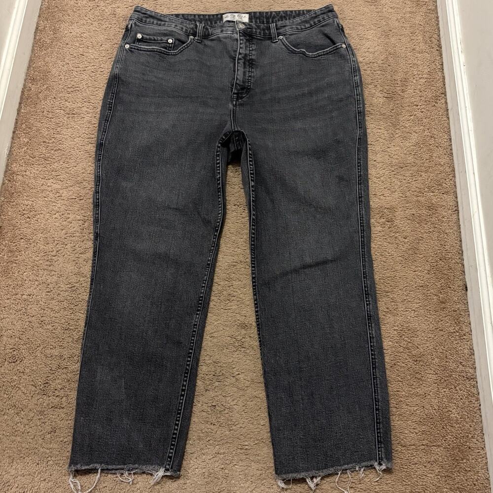 We The Free Cropped Gray Washed Jeans Size 35 Cut Off Distressed